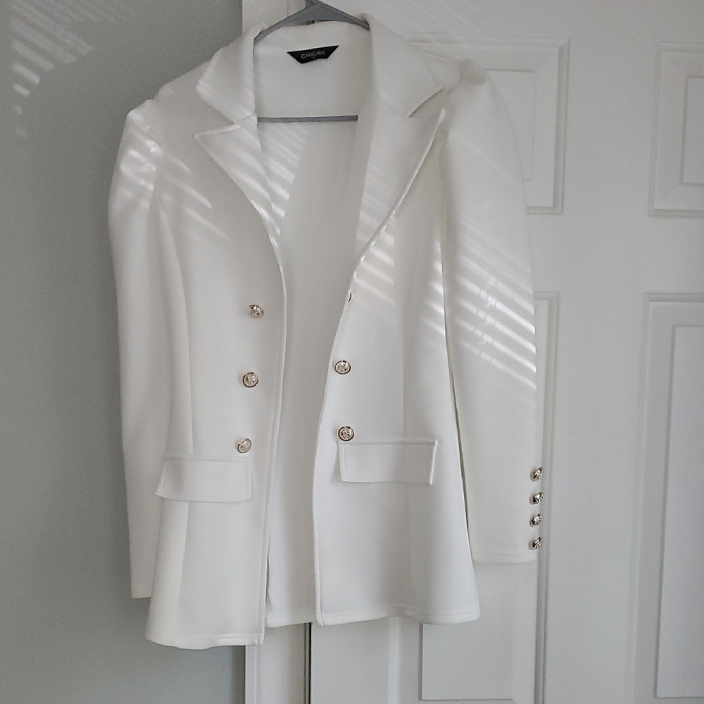 Chic White Women's Blazer with Gold Buttons